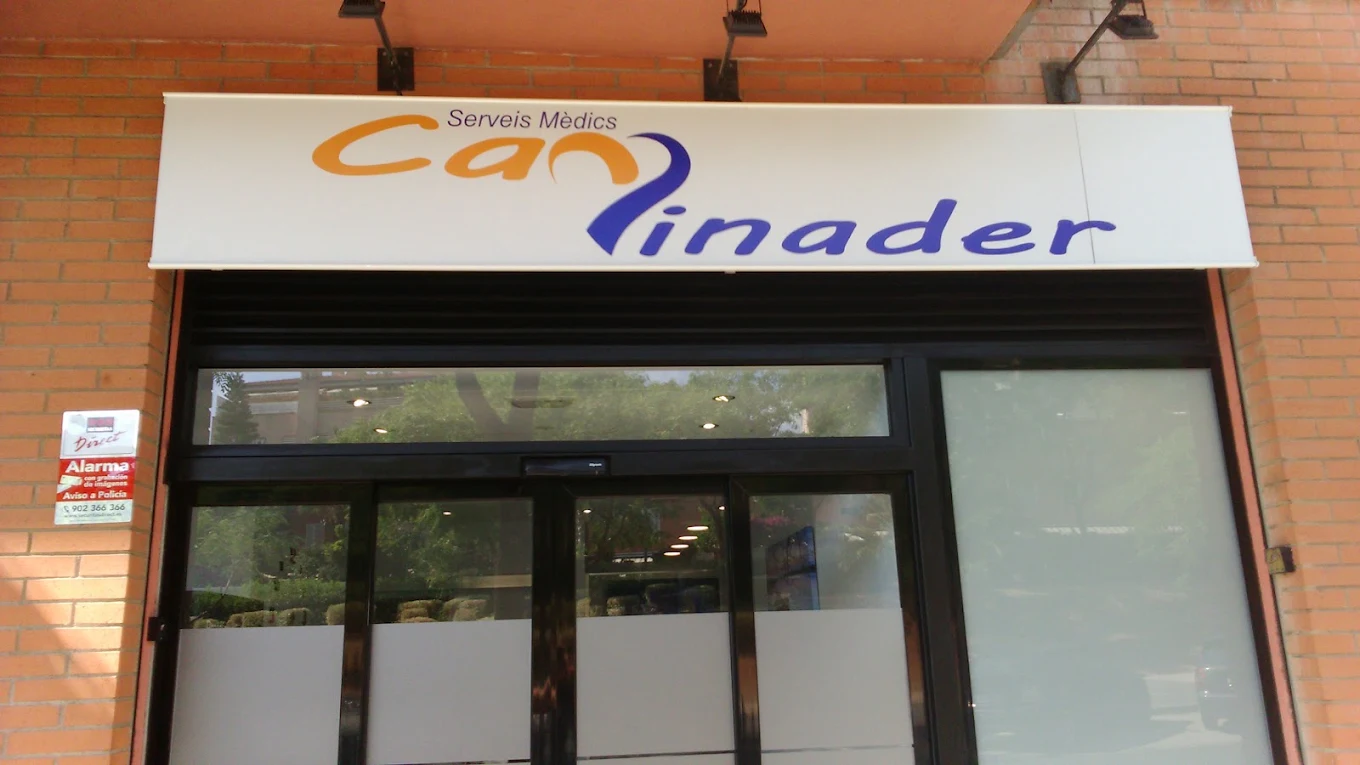 Fachada del Centro Médico Can Vinader